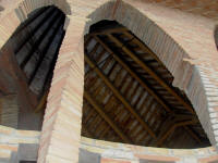 Solsona: Glorieta de la Casa Riu  Vista de la estructura del sostre   Arquitecte: Bernard Martorell i Puig