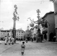 Gaud: Fanals a la Plaa del Mercadal a Vic. enderrocats l'any 1924