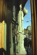 Gaud: Casa Batll, Columnas vistas desde el interior