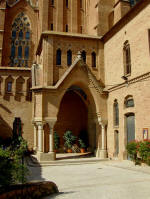 Santa Maria de Valldonzella Portic d'entrada a l'esglsia  Barcelona,  Arquitecte: Bernard Martorell i Puig