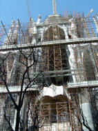 Gaud: Sagrada Famlia  Faade de la Gloire  tat de construction au mois de mar de 2005