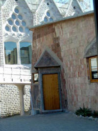 Gaud: cole Sagrada Famlia  Porte laterale
