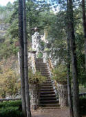 Gaud: Jardines Artigas,  Puente inclinado con escalera