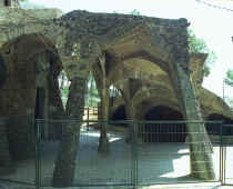 Gaudí: Cripta Colònia Güell Portico