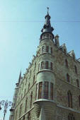Gaud: Casa Botines  Vista angulo con torre y dos fachadas