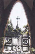 Gaud: C. Santa Teresa. Puerta principal