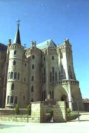 Gaud Palau episcopal d'Astorga des de l'entrada