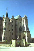 Gaud Palacio episcopal de Astorga Vista desde la calle
