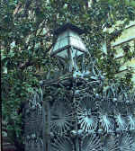 Gaud: Casa Vicens, Lanterne et grille