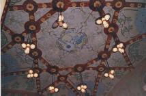Institut Pere Mata de Reus, obra del arquitecto L. Domènech i Montaner. Detalle del techo de la Sala de Música. Cerámica decorada por L. Brú