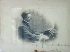 Foto de Granados al piano dedicada a Franck Marshall