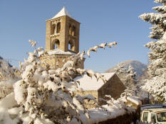 Camprodon:Le Monast�re de Sant Pere � l'hiver