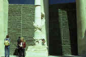 Gaud�: Sagrada Familia  Fachada de la Pasi�n  Flagelaci�n y dos puertas  centrales