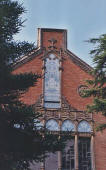 Fa�ana de l'Institut Pere Mata de l'arquitecte L. Dom�nech i Montaner, rajola decorada per L. Br�